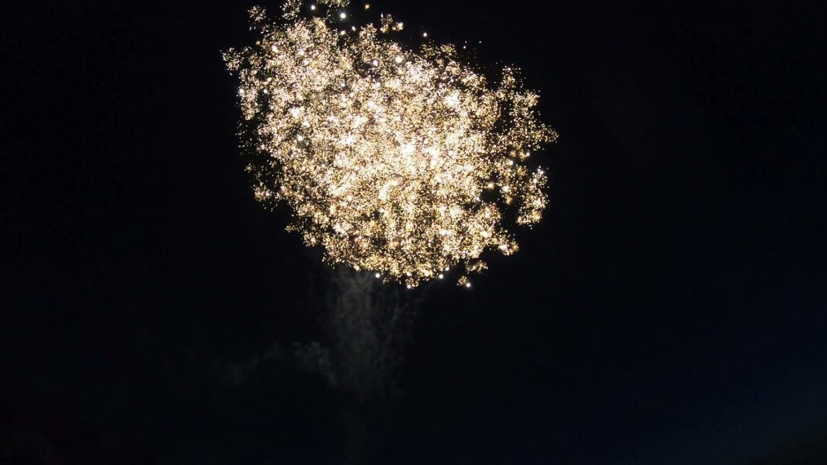 #花火駅伝 守山商工会志段味振興会で打ち上げた花火のようすです。