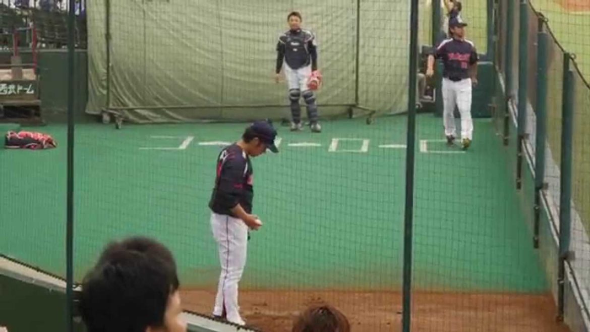 東京ヤクルトスワローズ 小川泰弘 ブルペンでの投球練習