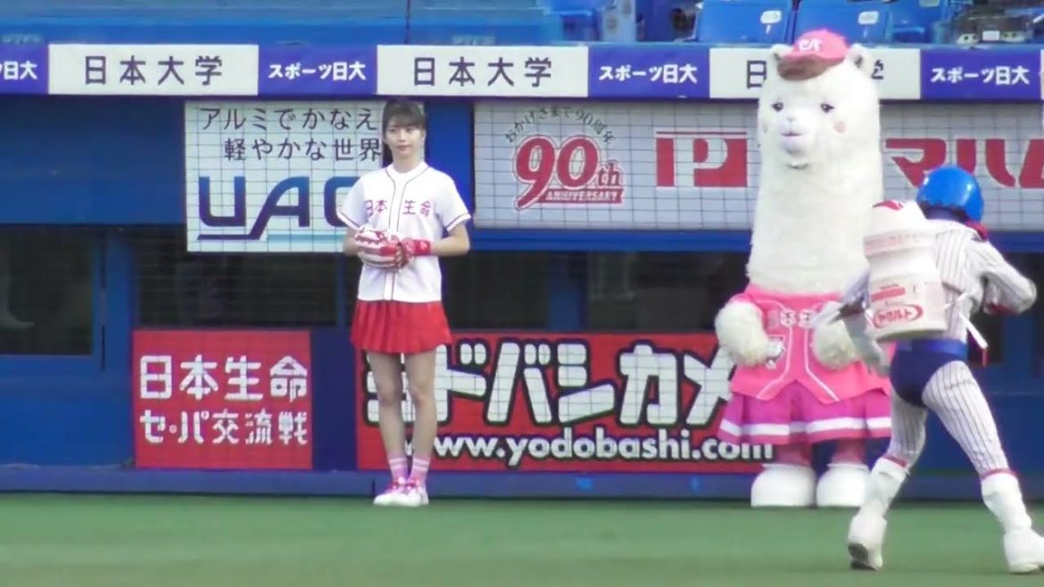 モーニング娘。'21 牧野真莉愛さんの豪快な始球式！運動神経良すぎ！ at 神宮球場 2021.06.01 プロ野球 ヤクルトスワローズvs楽天ゴールデン