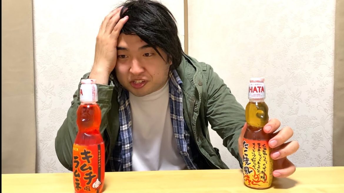 キムチ、たこ焼き風ラムネで迷う藤原竜也 キムチ、たこ焼き風ラムネで迷う藤原竜也