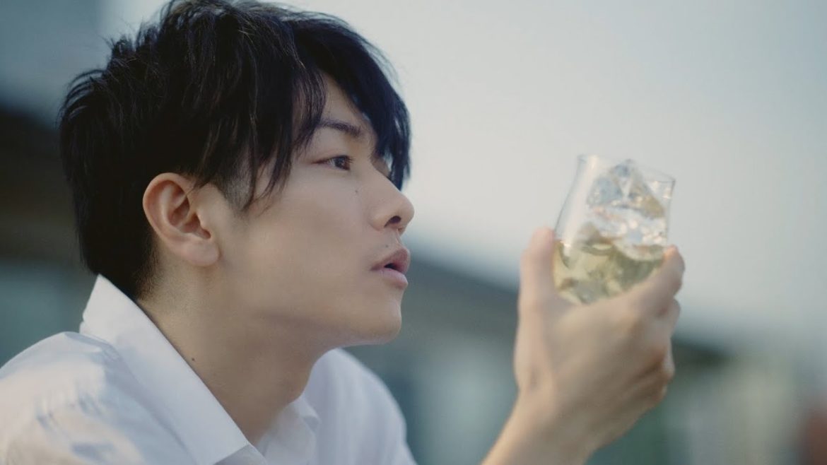 サントリーウイスキー知多『ベランダの風』4分25秒 佐藤健  シム・ウンギョン サントリー