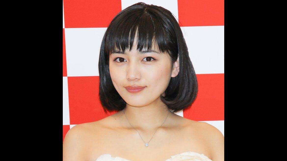 ✅  女優・川口春奈が、みずからのYouTubeチャンネル〈川口春奈オフィシャル はーちゃんねる〉で、国民的人気漫画「ドラえもん」の塗り絵披露といったユルッとした内容を投稿。しかし、いつになく川口の体