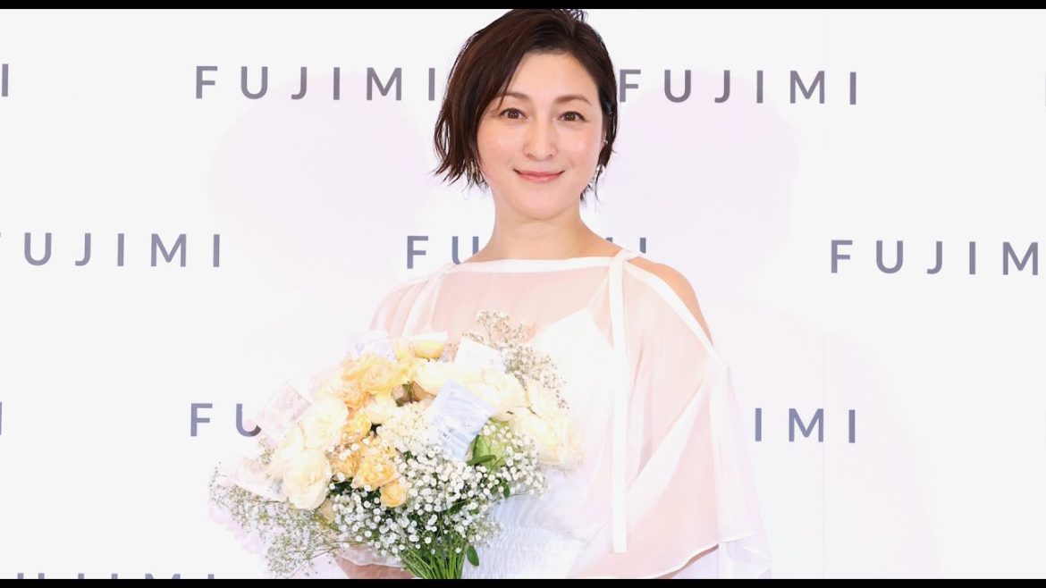 広末涼子、透明な素肌と変わらぬ美貌の秘訣を語る/パーソナライズサプリメント「FUJIMI」CM発表会 広末涼子、透明な素肌と変わらぬ美貌の秘訣を語る/パーソナライズサプリメント「FUJIMI」CM発表会