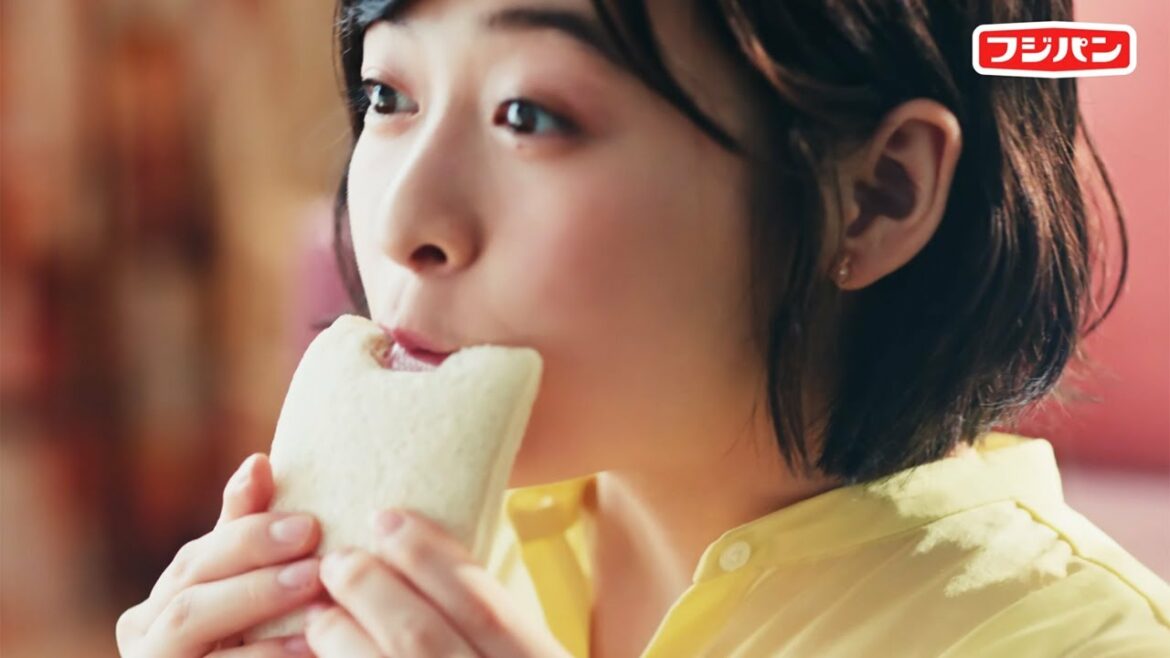 森七菜、幸せそうに頬張る姿がキュート! フジパン「スナックサンド」新CM 森七菜、幸せそうに頬張る姿がキュート! フジパン「スナックサンド」新CM