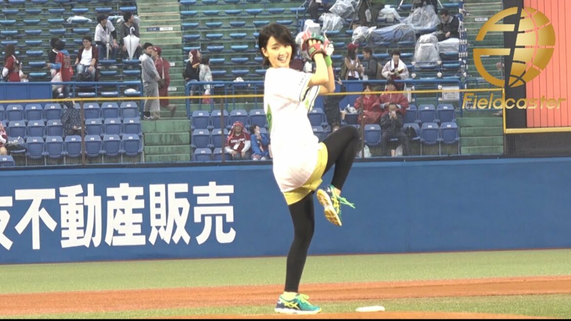 【剛力彩芽】ノーバン投球なるか!?「ジョア キウイナイター」始球式 【剛力彩芽】ノーバン投球なるか!?「ジョア キウイナイター」始球式