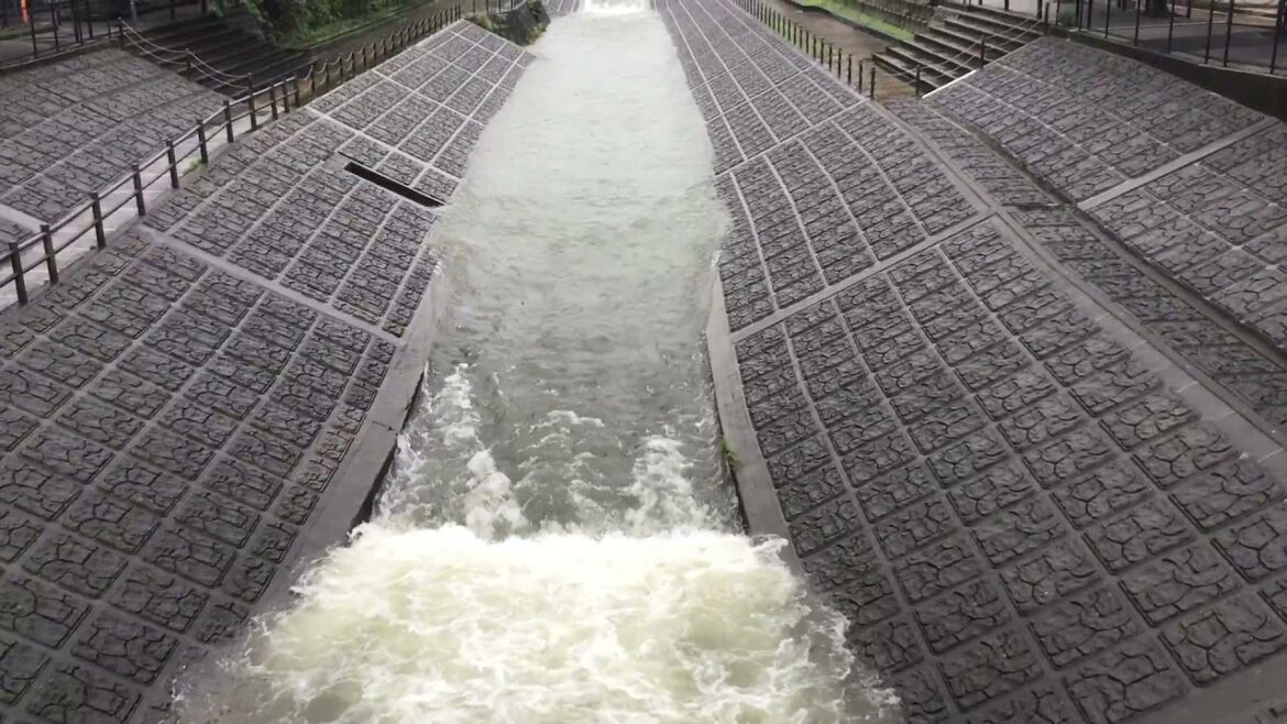 【線状降水帯】梅雨前線の活発化で、用水が元気に増水[2021.7.2]
