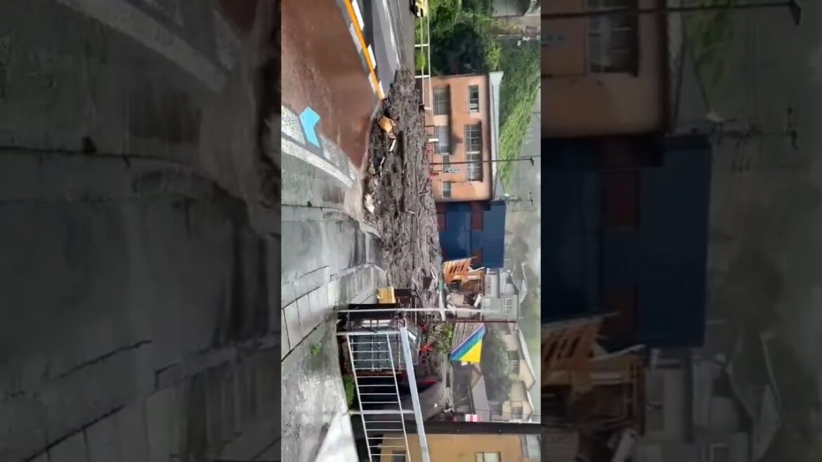 静岡県熱海市 で発生している大規模な #土砂崩れ - landslide in Atami, Japan - frana in Giappone, 2021 #5