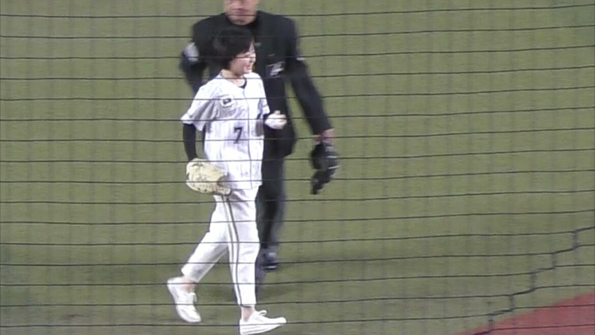 【再アップ】森七菜メイン【始球式シーン】 2021年3月30日 千葉ロッテマリーンズ対東北楽天ゴールデンイーグルス 開幕戦