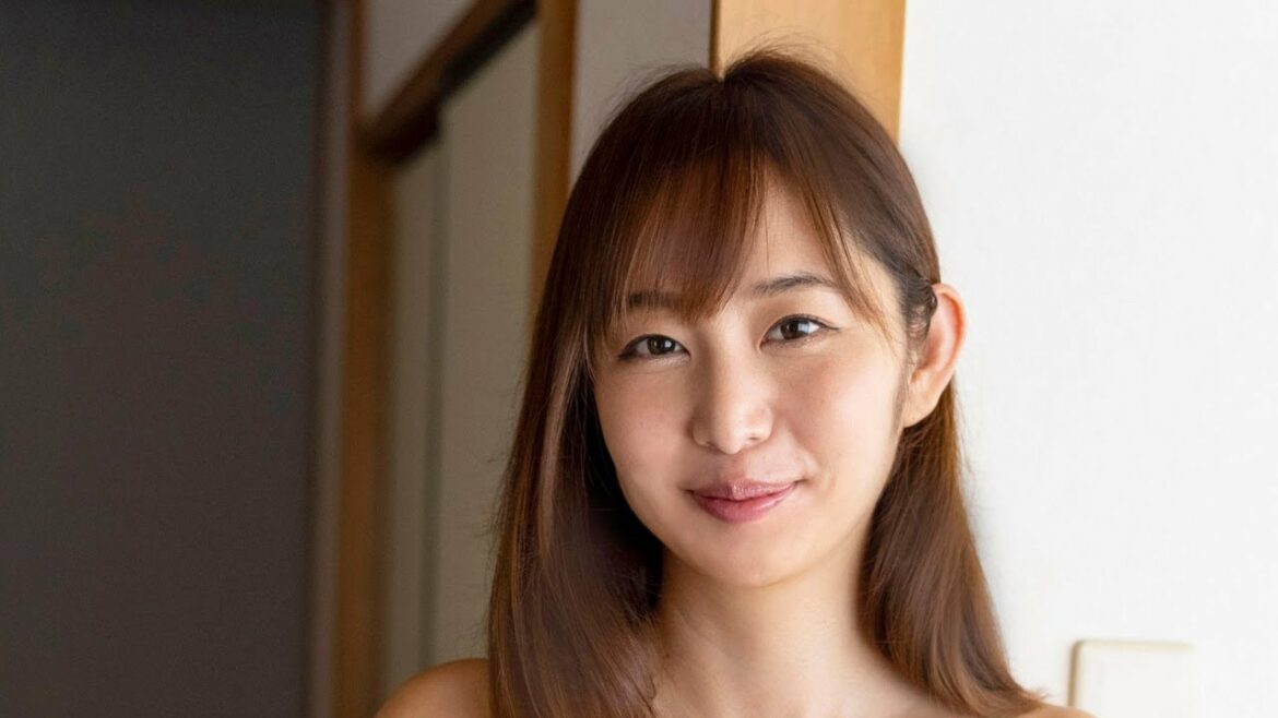 塩地美澄　脱げる女子アナ、Ｇカップ豊乳