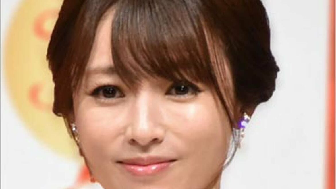 深田恭子の体調回復か、散歩姿をフラッシュ撮影。復帰後のCM起用情報が物議。不自然写真に事務所リークや撮り直し説 深田恭子の体調回復か、散歩姿をフラッシュ撮影。復帰後のCM起用情報が物議。不自然写真に事務所リークや撮り直し説