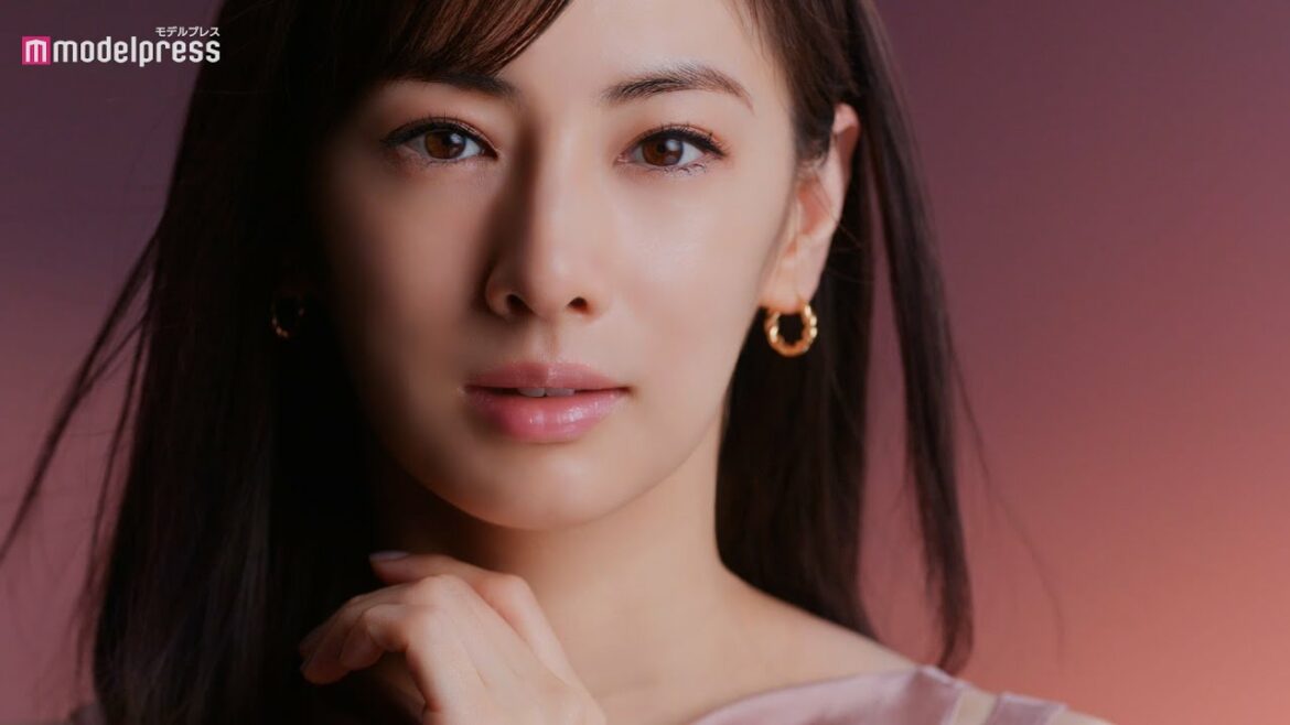 北川景子、ノースリドレスで美肌輝く 美しい仕草＆表情で魅了「アルフェ ビューティシリーズ」新CM＆メイキング・インタビュー