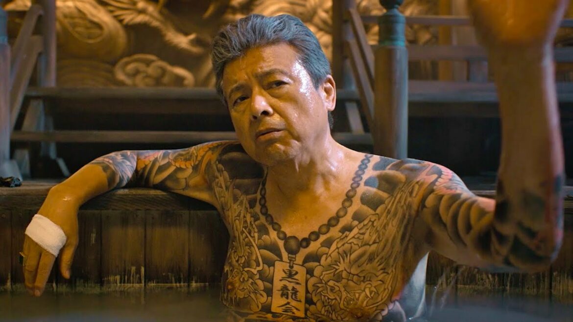 三浦友和、見事な刺青!?大浴場でヤクザも踊る!妻夫木聡も!鈴木保奈美も!トニー・ジャーも全力で踊る!映画『唐人街探偵 東京MISSION』エンディング映像 三浦友和、見事な刺青!?大浴場でヤクザも踊る!妻夫木聡も!鈴木保奈美も!トニー・ジャーも全力で踊る!映画『唐人街探偵 東京MISSION』エンディング映像