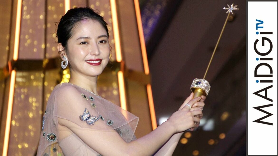 長澤まさみ、ピンクのシフォンドレスでツリー点灯式 チョウ&花の刺しゅうに「オーナメントっぽいかな」 「表参道ヒルズ」クリスマスツリー点灯式 長澤まさみ、ピンクのシフォンドレスでツリー点灯式 チョウ&花の刺しゅうに「オーナメントっぽいかな」 「表参道ヒルズ」クリスマスツリー点灯式