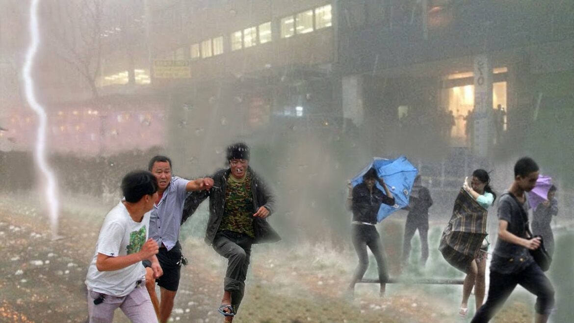 Nature is angry with Japan !! Thunderstorm with hail hit Osaka !