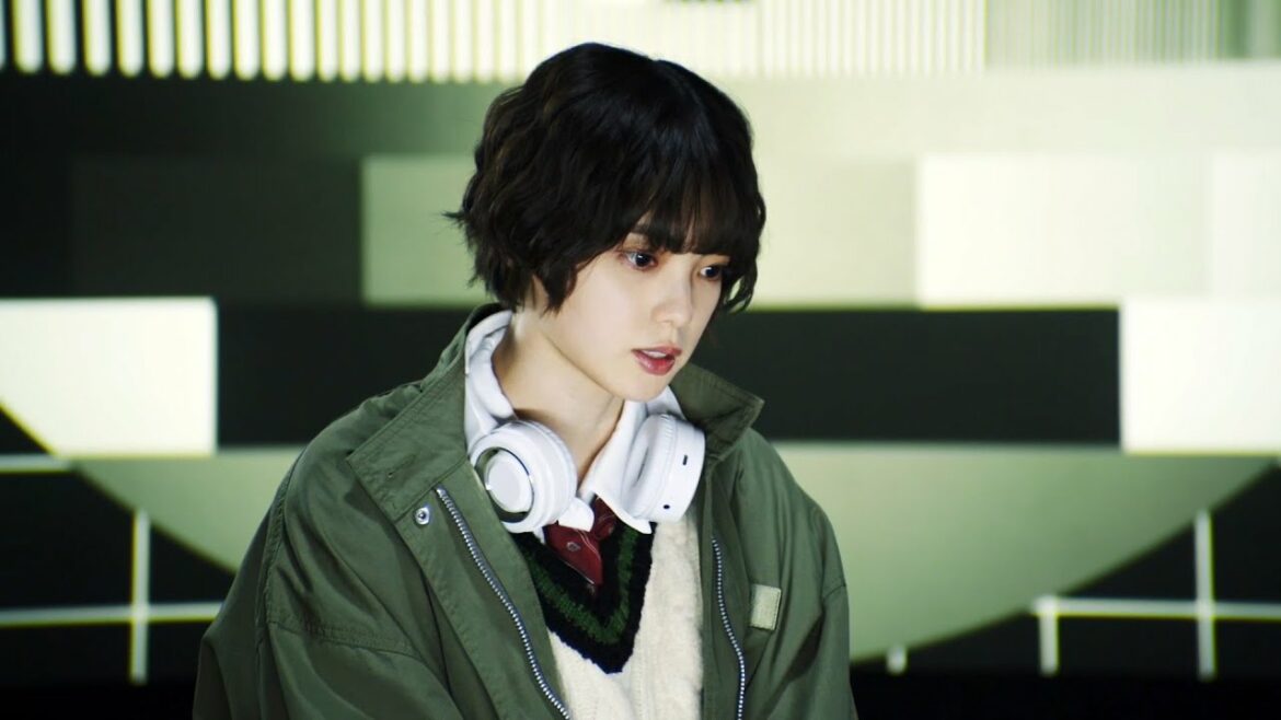 欅坂46のメンバーだった「平手友梨奈」, 鋭い目つきで視線を虜にするデジタルハリウッド大学メイキングCM 公開！
