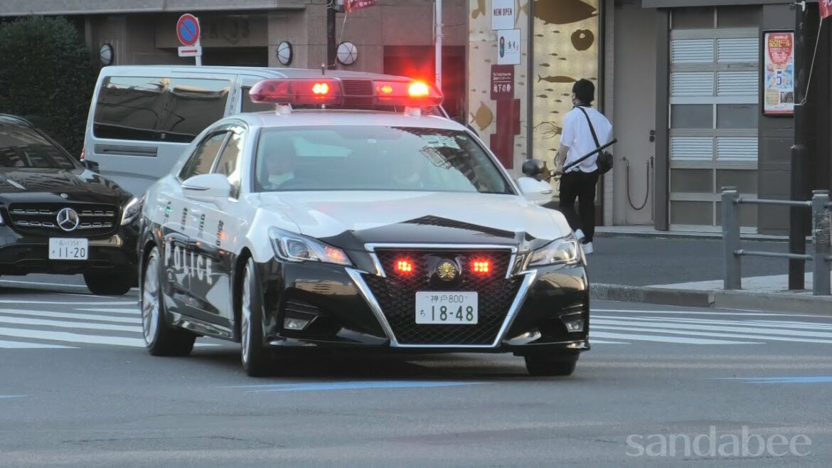 オリンピック警備につく兵庫県警交通機動隊パトロールカーTraffic police cars dispatched from Hyogo-ken to Guard the Olimpic Games.
