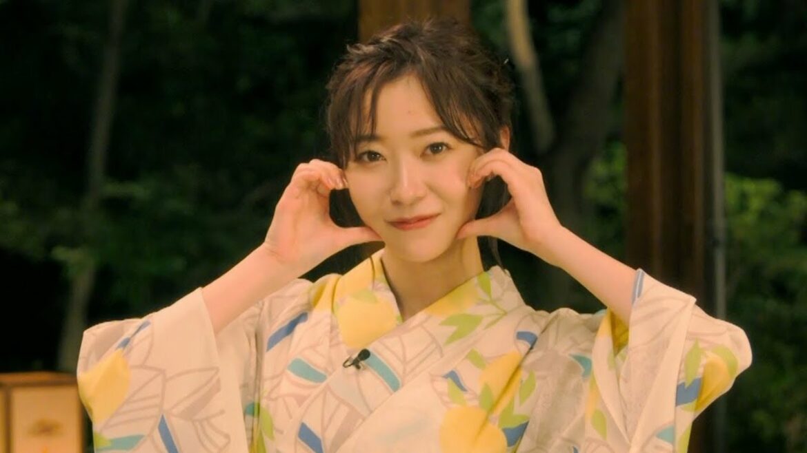 指原莉乃、レトロモダンな浴衣姿×デコ出しヘアで大人っぽく