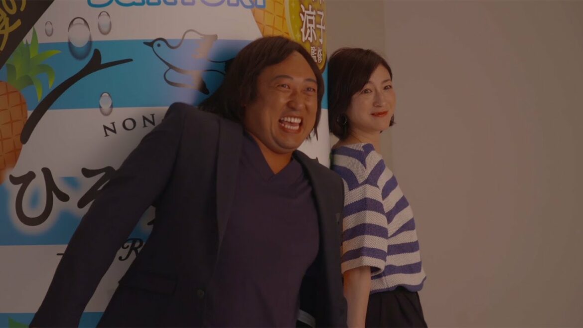 ロバート秋山、広末涼子の“名物マネジャー”になりきり！　広告撮影にまさかの乱入？「のんある気分」動画第5話公開