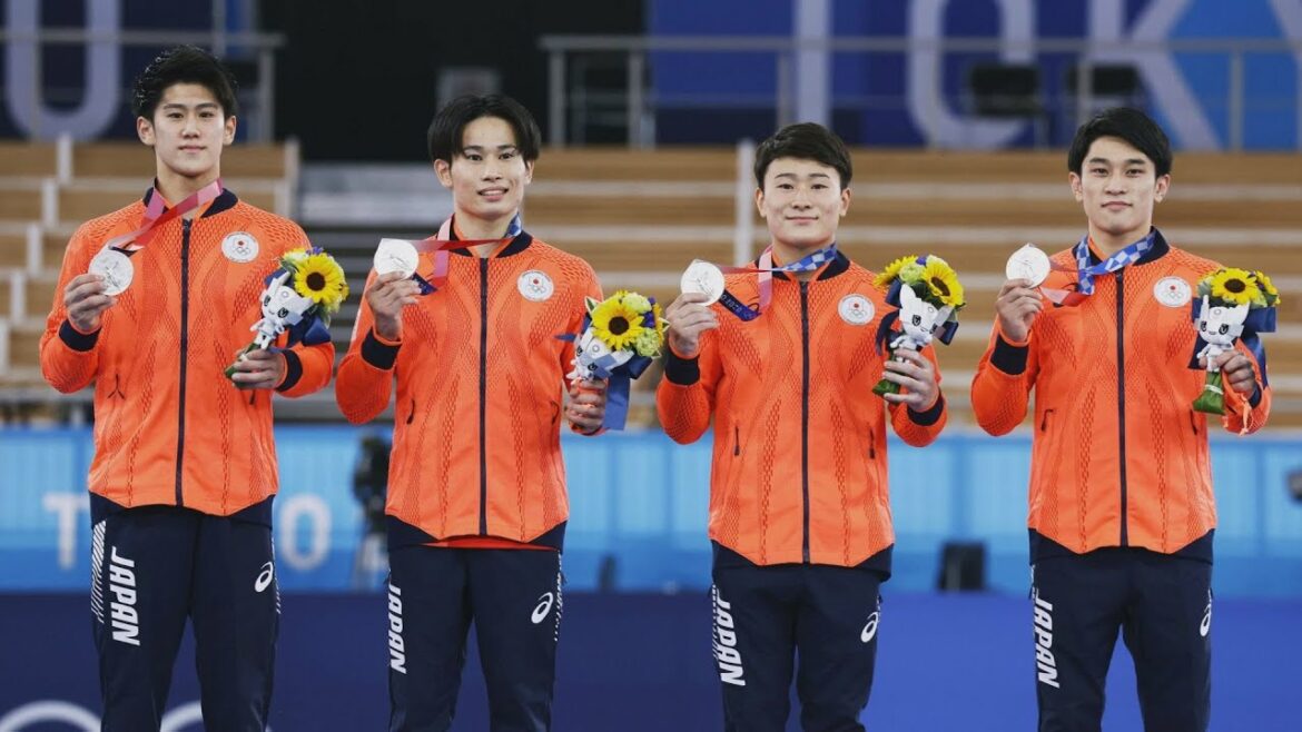日本、体操男子団体「銀」   初代表4人、V2ならず