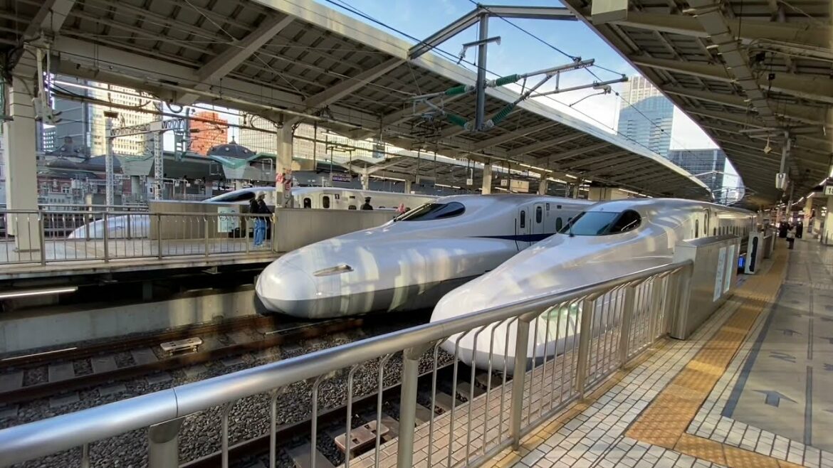 【東海道新幹線】1964年 東京オリンピック開催の年に初列車を見送ったホームとN700Sの入線シーン