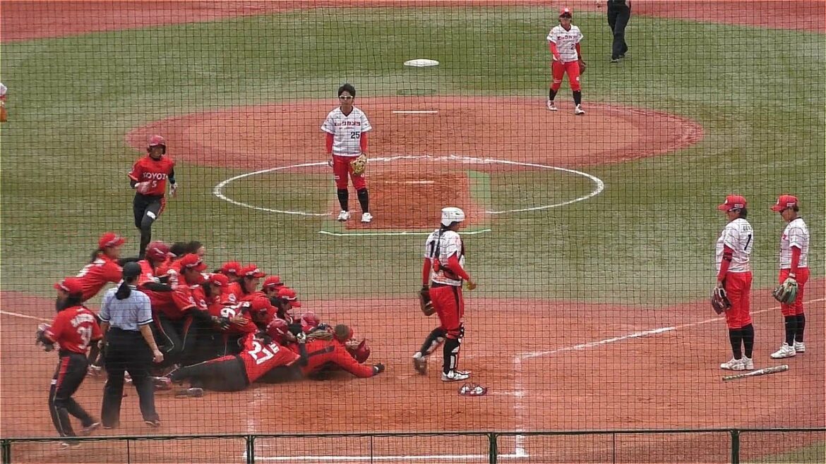 女子ソフトボール　上野由岐子とアボット壮絶なエース対決　トヨタ自動車VSビックカメラ