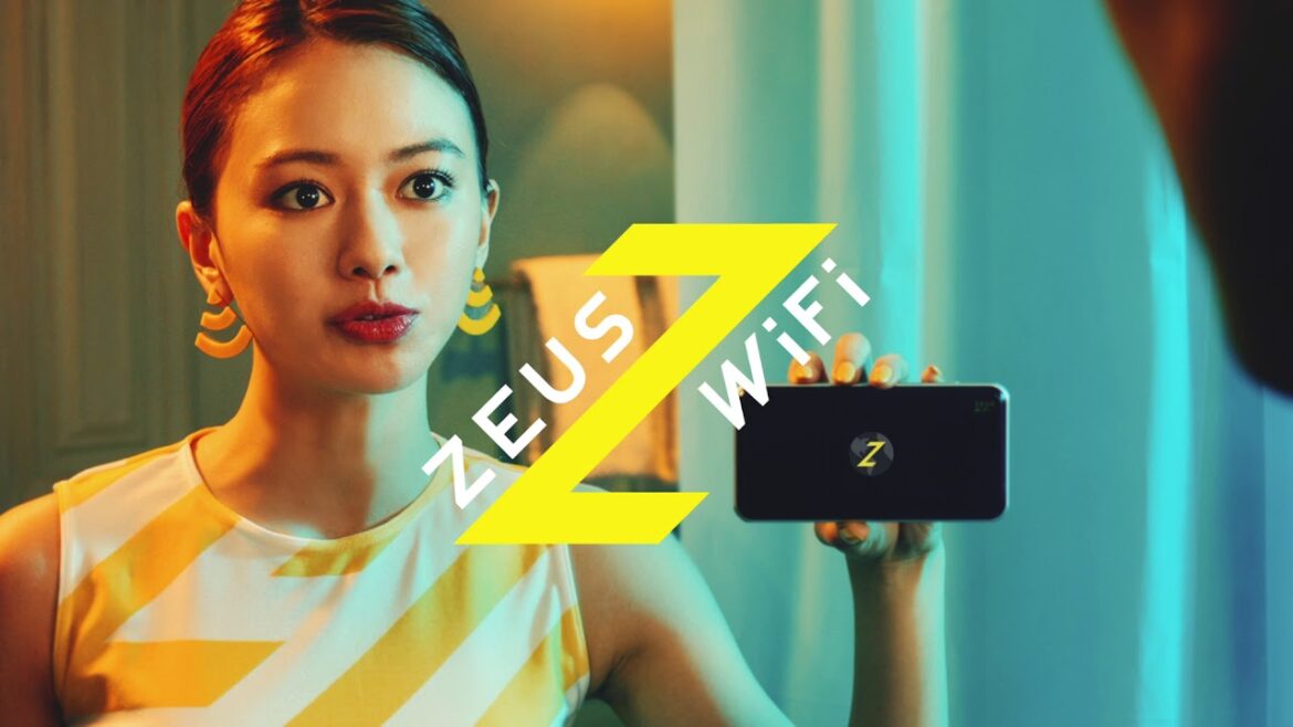 山本舞香とネルソンズが初共演…「ZEUS WiFi」新CM「ドバドバシャワー篇」公開