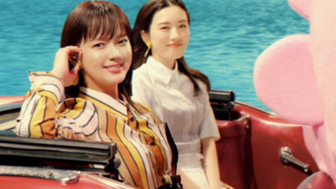 多部未華子&永野芽郁、夏満喫！オープンカーでの海沿いのドライブ／UQ mobile 新CM「場面転換」篇15秒+30秒+メイキング