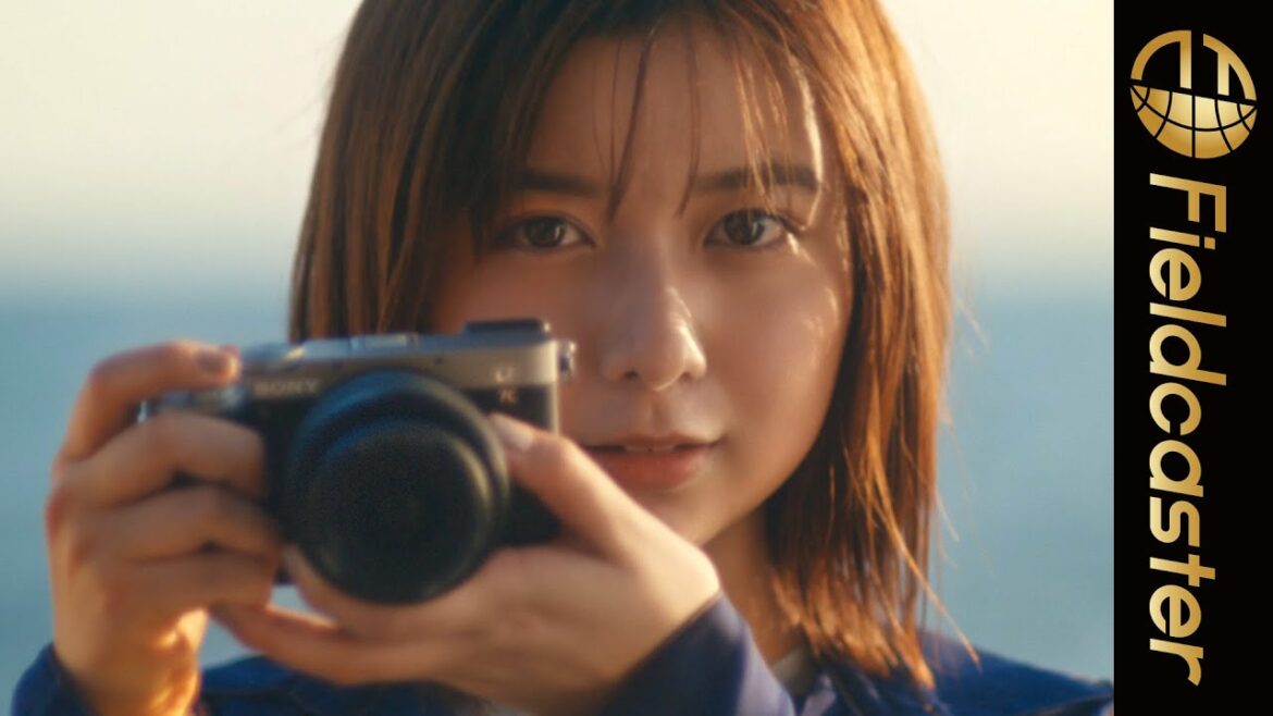 上白石萌歌がソニーの一眼レフカメラ『α7C』で撮影する場面も！スペシャル WEB CM