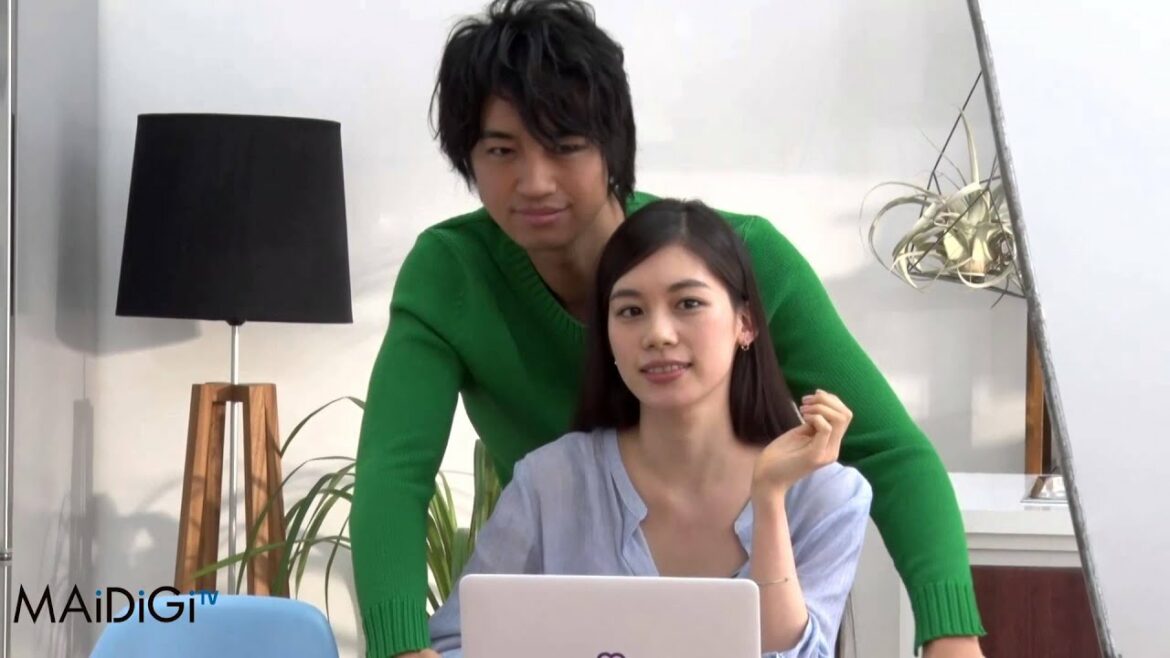 斎藤工、クマムシ・長谷川を“バックハグ”で温める! 「グラムール セールス」CM&メーキング映像 斎藤工、クマムシ・長谷川を“バックハグ”で温める! 「グラムール セールス」CM&メーキング映像