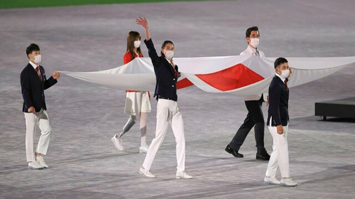 【🔴直接 】【閉会式】今大会メダリストが国旗を持って登場…高藤直寿、大橋悠依、北園丈琉