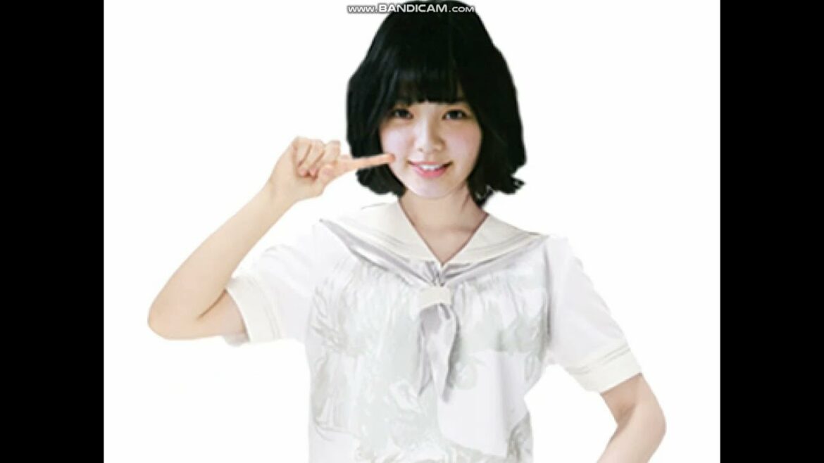 平手友梨奈、セーラー服姿です。