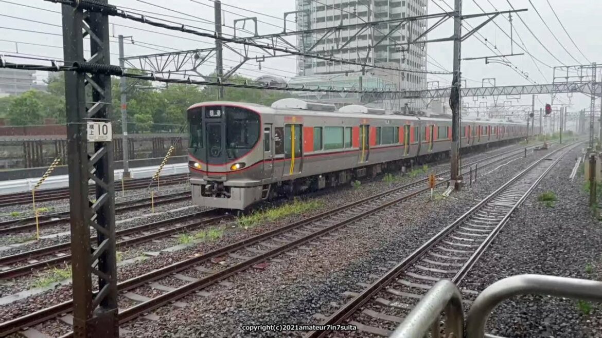 《JR西日本》323系LS10編成の保安列車 雨の中を走行【iPhone12miniで撮影】（R3.8.13）