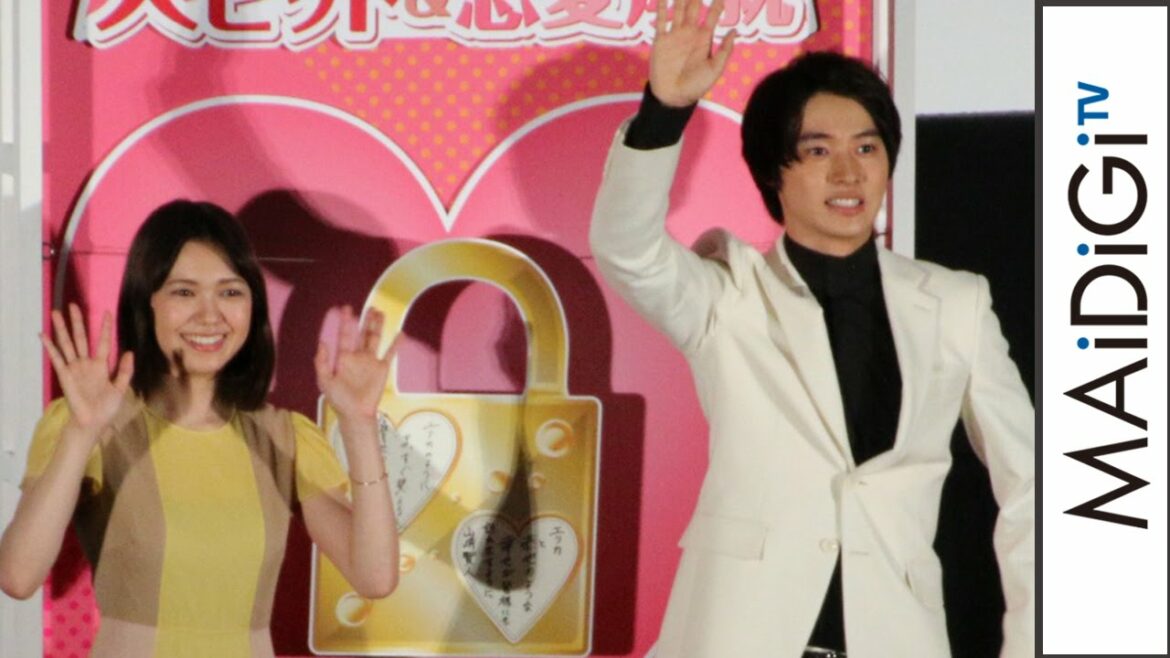 二階堂ふみ、バイカラーのロングワンピースで映画ヒットに感謝　山崎賢人は“白王子”に　映画「オオカミ少女と黒王子」大ヒット御礼舞台あいさつ1　#Fumi Nikaido　#Kento Yamazaki