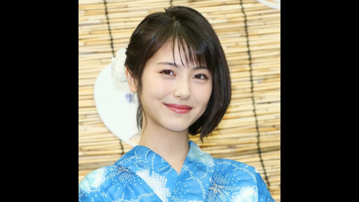 バスト渓谷を解禁？浜辺美波「水着写真集」発売で飛び交う“期待と不安”