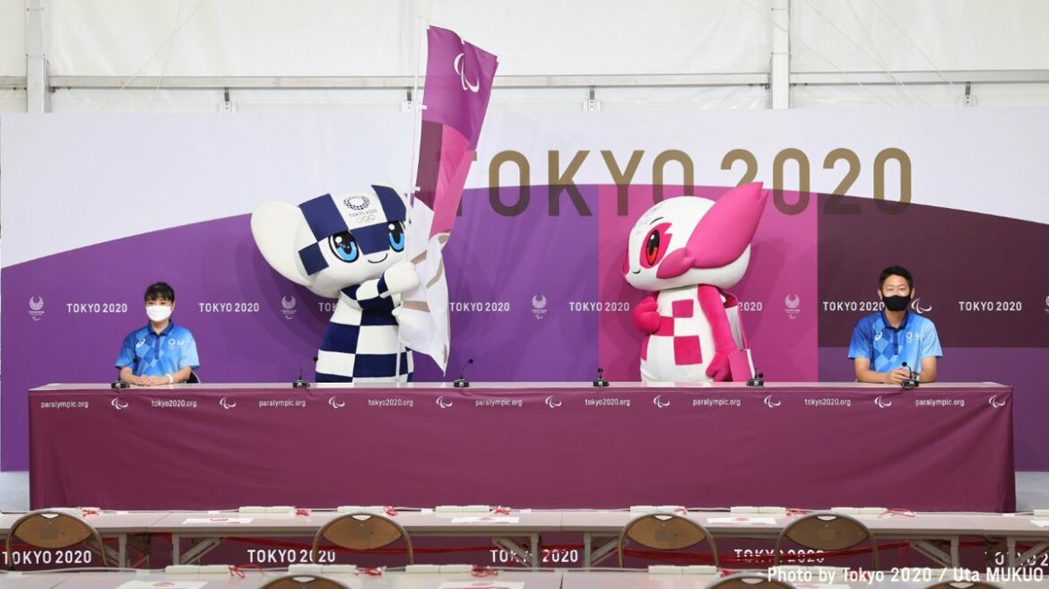 今日は東京2020 #オリンピック から #パラリンピック の会場へ転換する作業を手伝いにきた #ミライトワ と #ソメイティ

会場内の記者会見場でミライトワ...