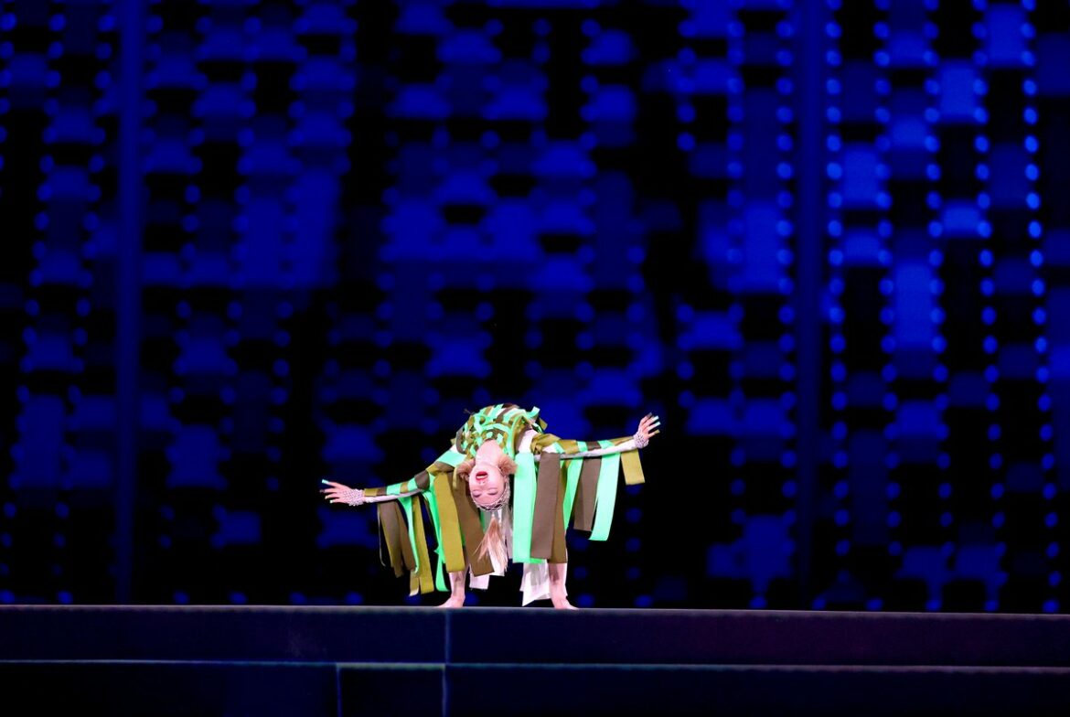 オリンピック＃Tokyo2020＃ClosingCeremonyのパフォーマーはアウトスタ...