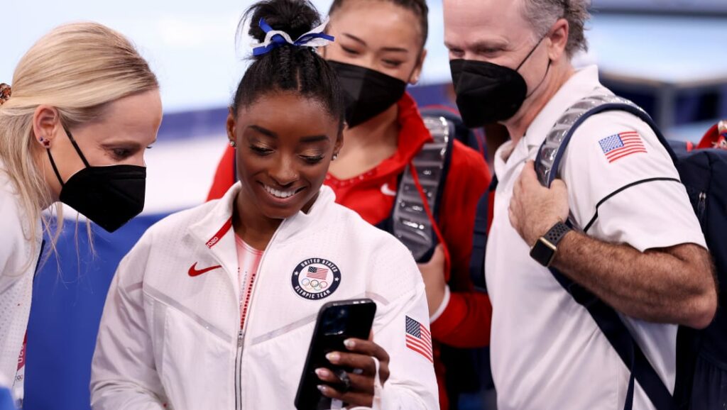 シモーネ・バイルズにとって、彼女の＃Tokyo2020 #bronzeメダルは、彼女にとってどの#goldmeよりも意味があります...