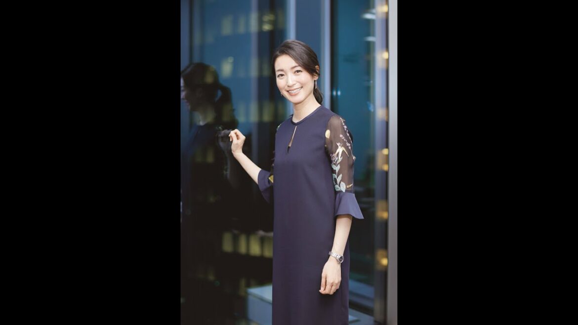 テレ東・大江麻理子に密着ペンギンのような両手にキュン
