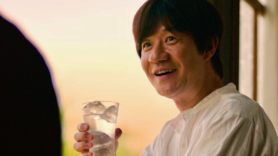 内村光良、金色に染まる一面の稲穂を前に味合う辛口／「麒麟特製辛口こだわりサワー」CM+メイキング＋インタビュー