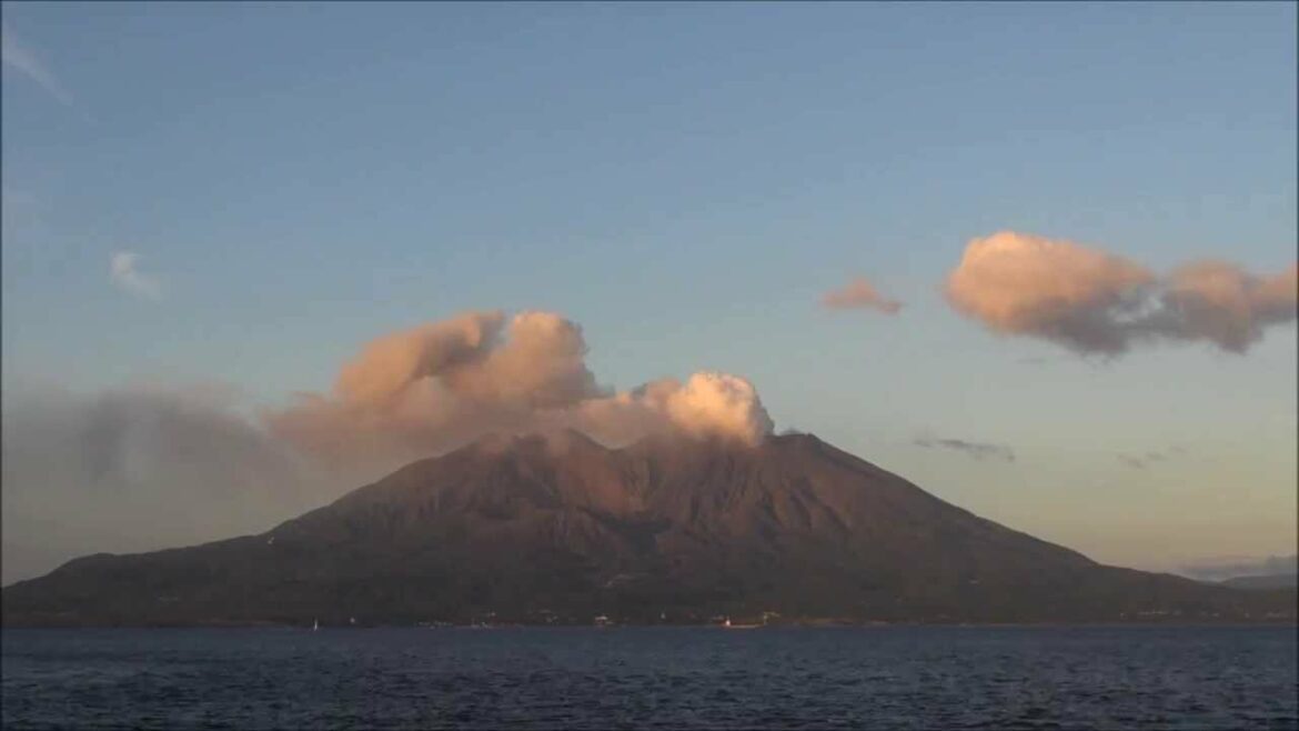 桜島噴火 64倍速 平成24年8月15日 桜島噴火 64倍速 平成24年8月15日