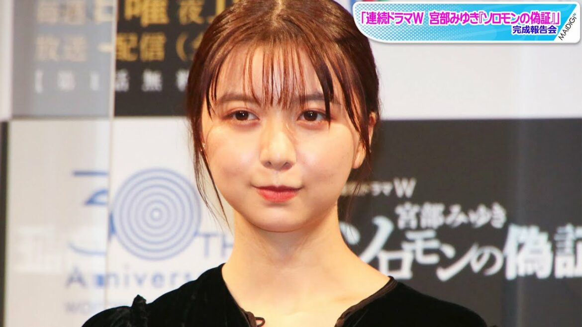 上白石萌歌、ブラックドレスで美肌チラリ 太ベルト×ロングブーツで大人ムード 上白石萌歌、ブラックドレスで美肌チラリ 太ベルト×ロングブーツで大人ムード