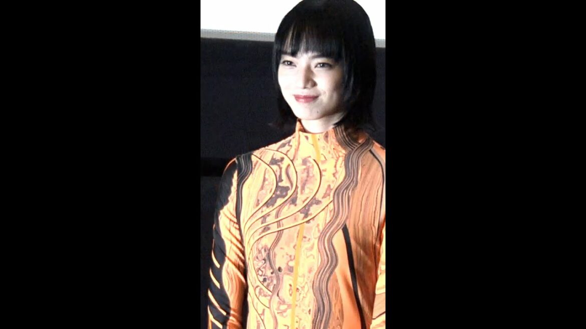 小松菜奈、オレンジのワンピースで舞台挨拶に登壇　映画『恋する寄生虫』完成披露試写会　#Shorts