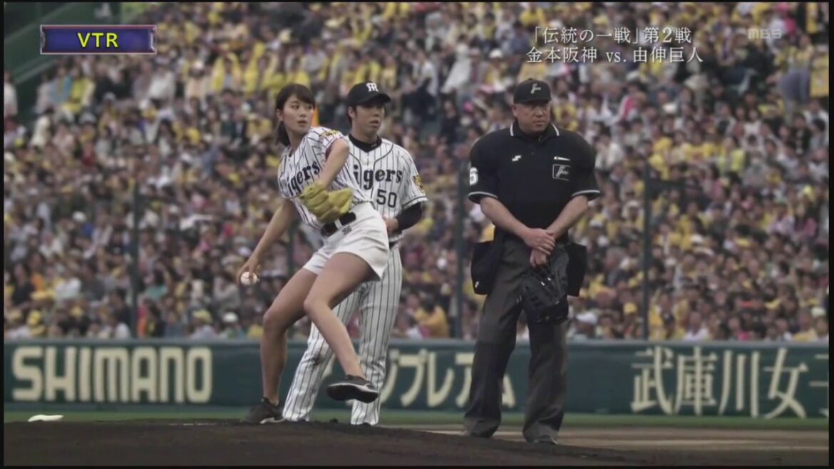 稲村亜美 自己最速１０３キロ！！ 甲子園 始球式
