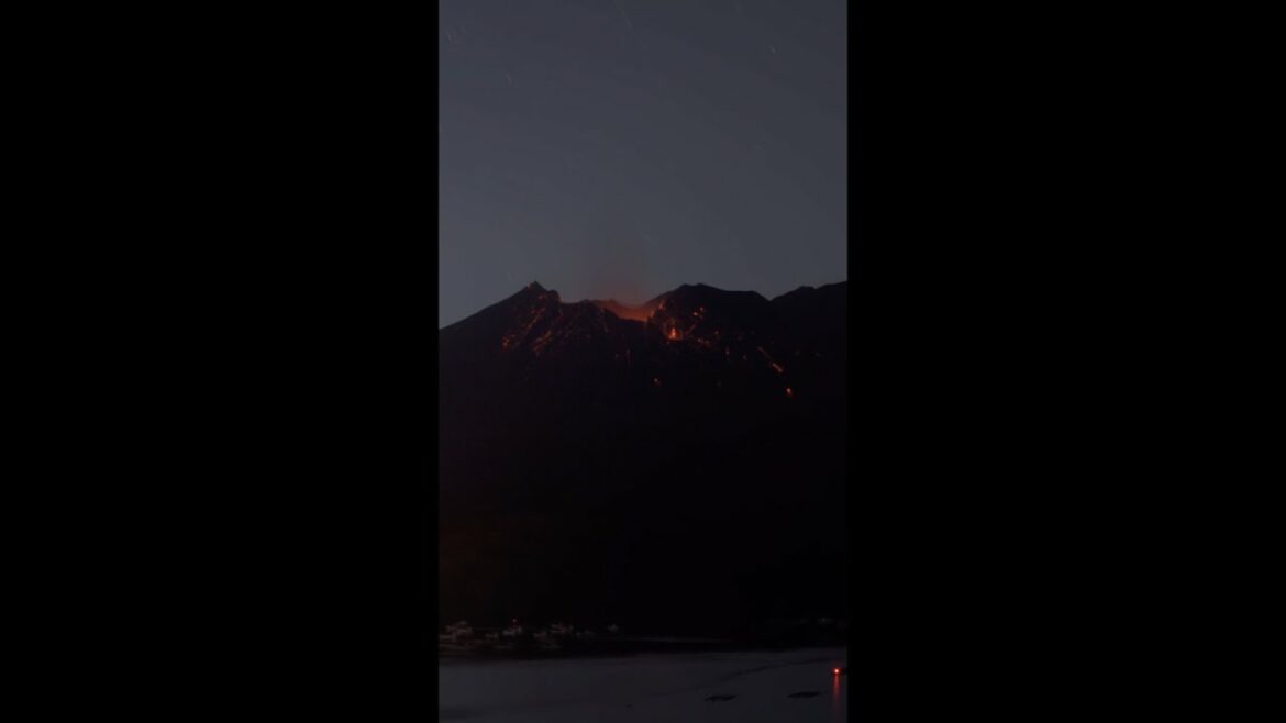 SAKURAJIMA VOLCANO EXPLOSIVE  ERUPTION  TIMELAPSE 〜桜島 爆発的 噴火 タイムラプス〜 #shorts SAKURAJIMA VOLCANO EXPLOSIVE  ERUPTION  TIMELAPSE 〜桜島 爆発的 噴火 タイムラプス〜 #shorts