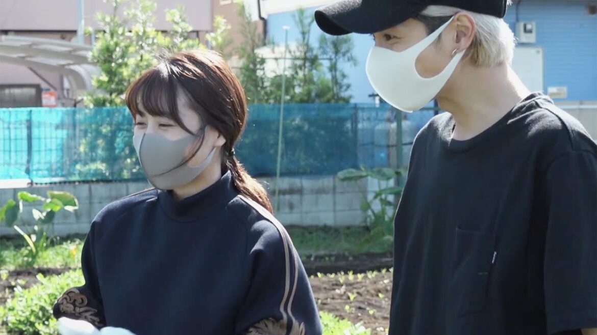 有村架純&志尊淳、仲良く落花生を収穫 軍手姿で農作業 「人と仕事」本編映像 有村架純&志尊淳、仲良く落花生を収穫 軍手姿で農作業 「人と仕事」本編映像