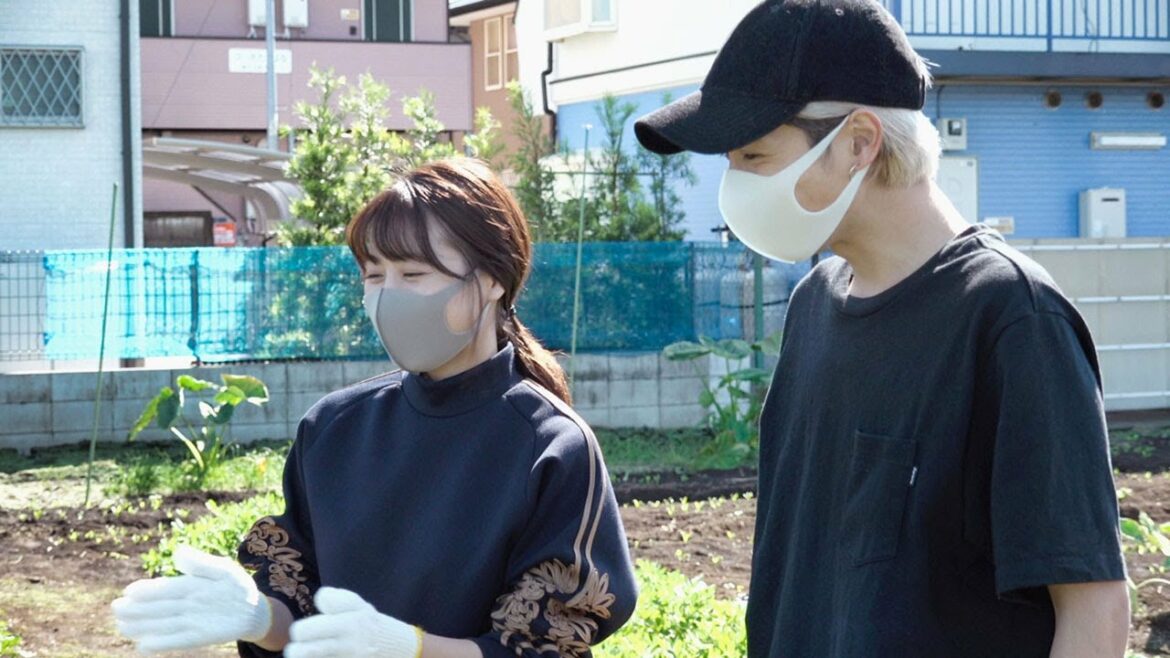 有村架純＆志尊淳、落花生の収穫に興奮 コロナ禍の声なき仕事人達の現状をレポート 映画「人と仕事」本編映像
