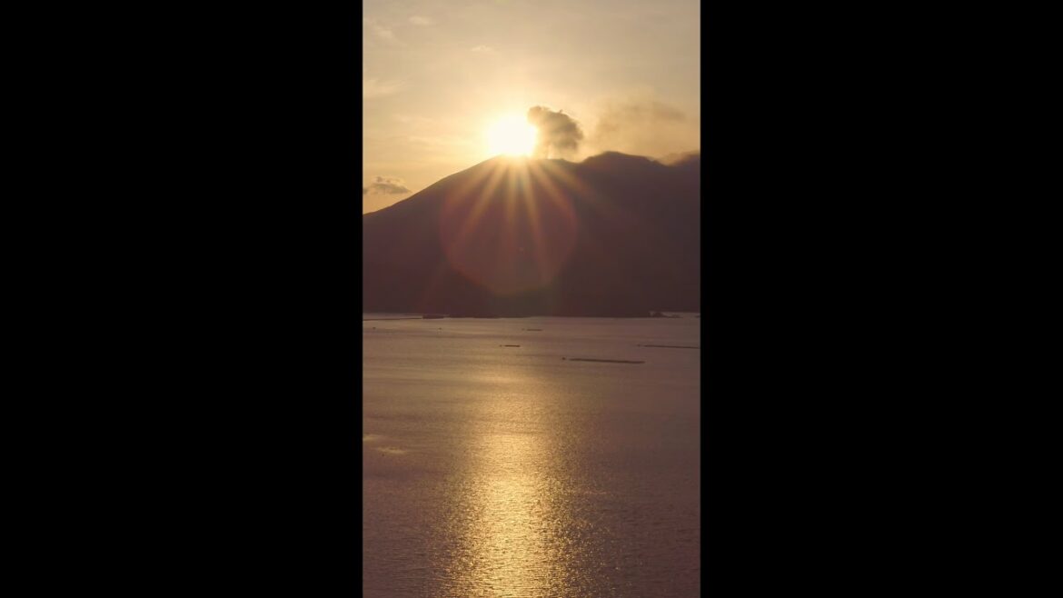 DIAMOND SAKURAJIMA VOLCANO ERUPTION DRONE SHOOTS 〜ダイヤモンド 桜島 ドローン空撮〜 #shorts DIAMOND SAKURAJIMA VOLCANO ERUPTION DRONE SHOOTS 〜ダイヤモンド 桜島 ドローン空撮〜 #shorts