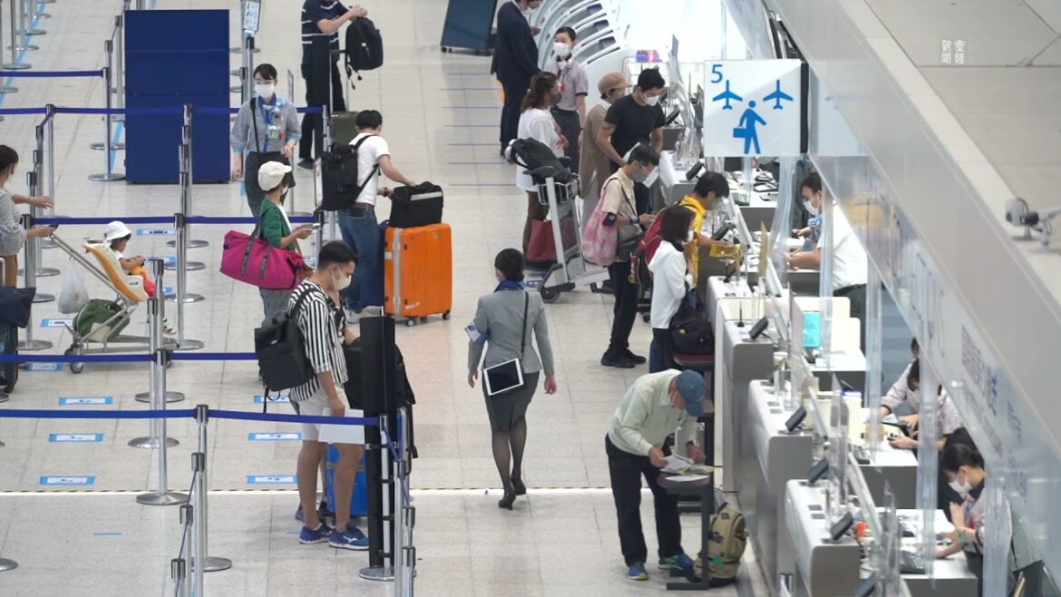新型コロナ　緊急事態全面解除初の週末　伊丹空港