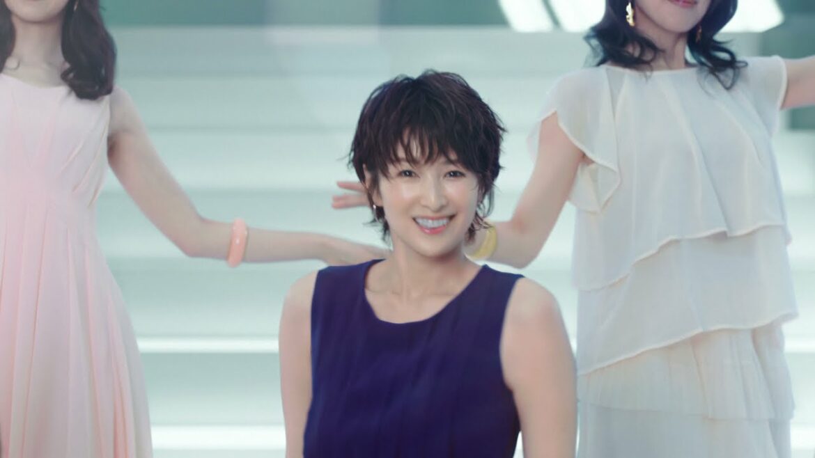 吉瀬美智子が華やかな衣装で登場！CANADEL 新CM「カナデルBIGロゴ 吉瀬美智子」篇