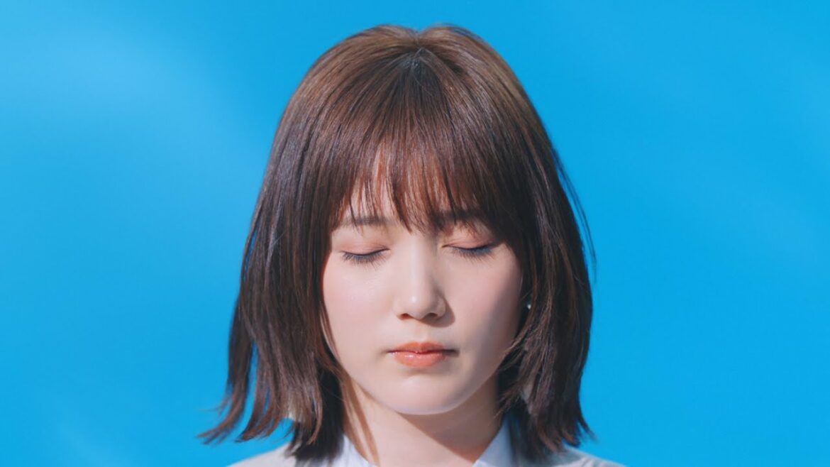 本田翼、瞳を閉じて皆んなの悩みや不満の声に耳をすます　アマノ企業CM 「ヒトをヒントに」篇＆撮影メイキング